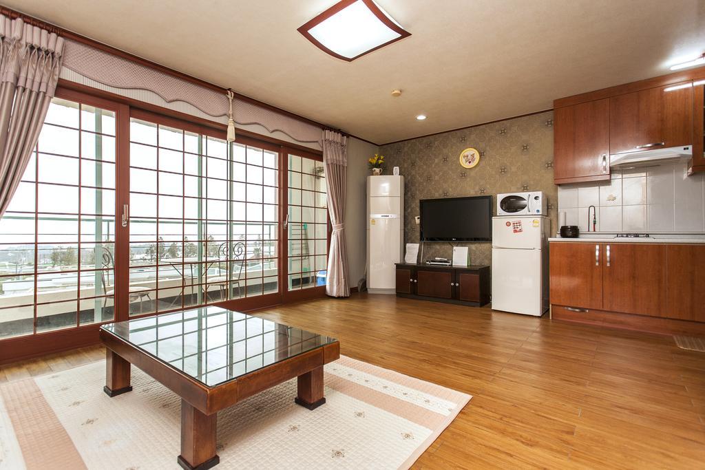Nuyoungnayoung Pension Seogwipo Exterior photo